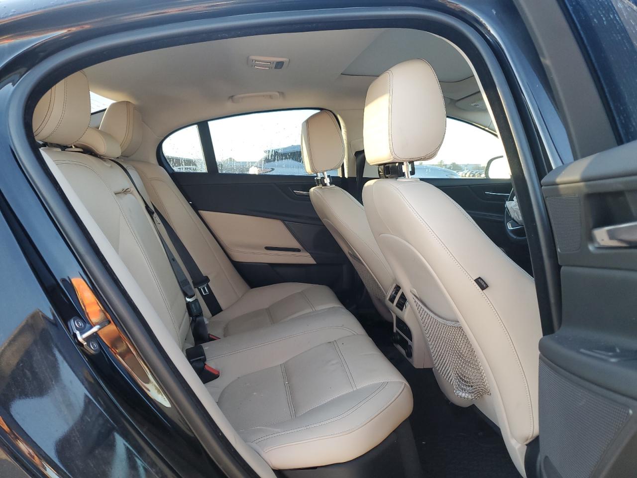 2019 Jaguar XE - Image 10