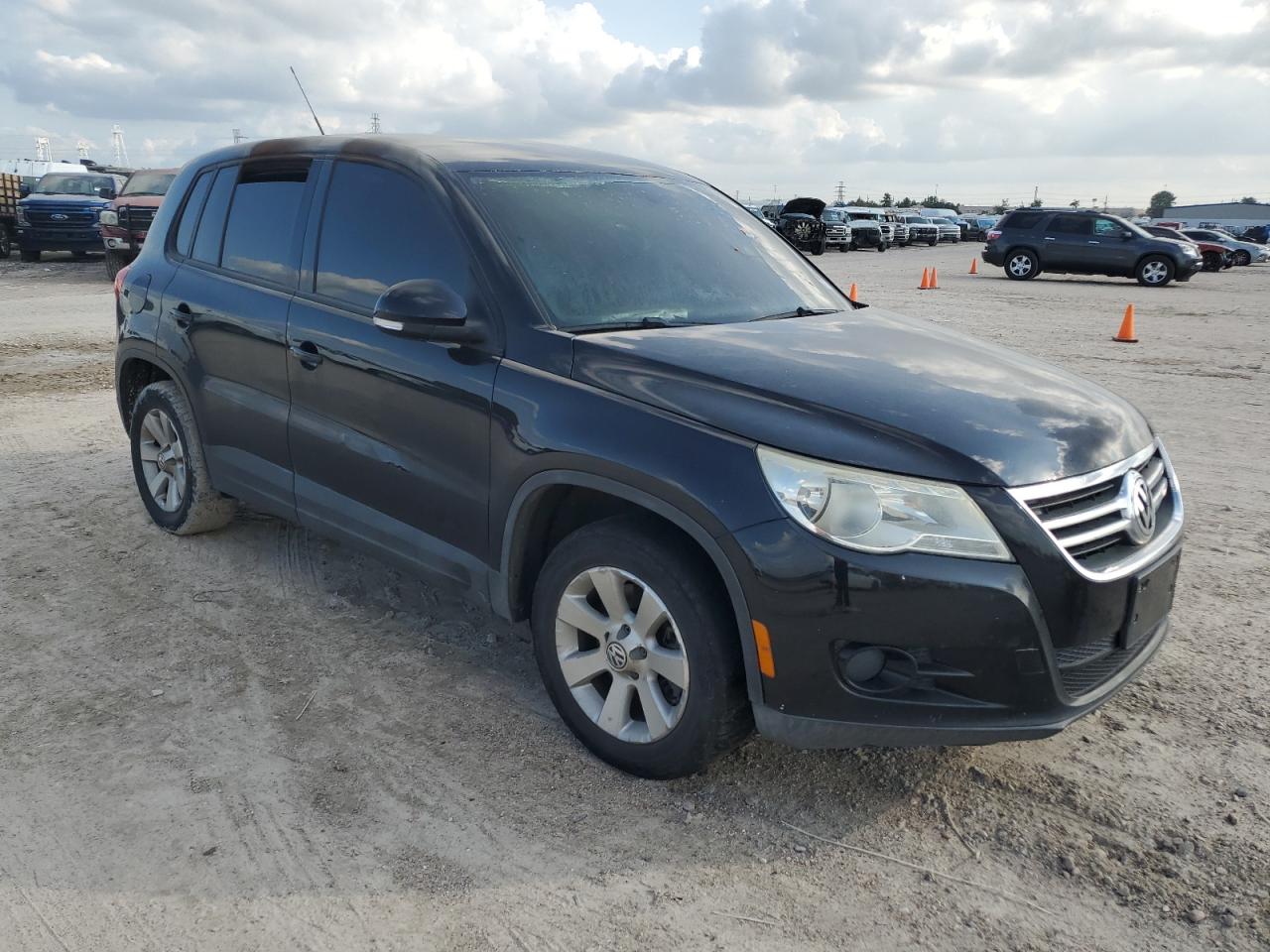 2010 Volkswagen Tiguan - Image 4