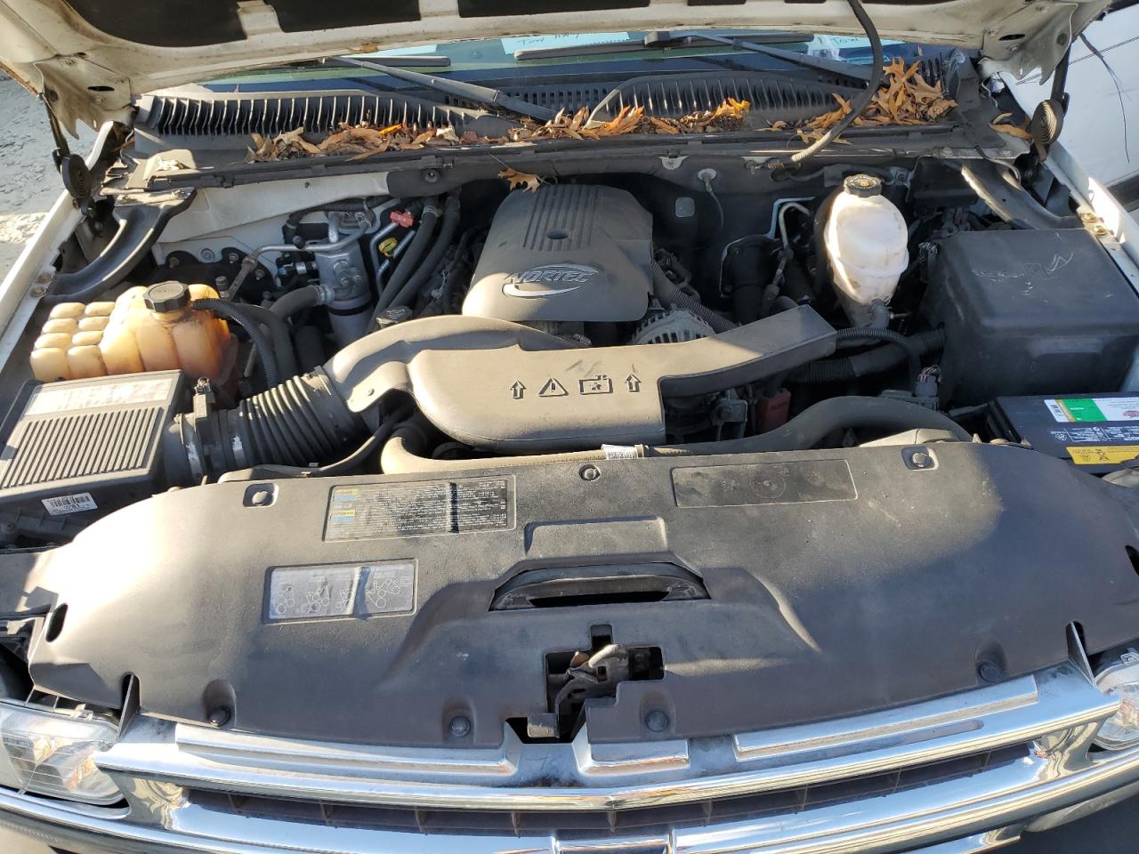 2005 Chevrolet Tahoe - Image 12