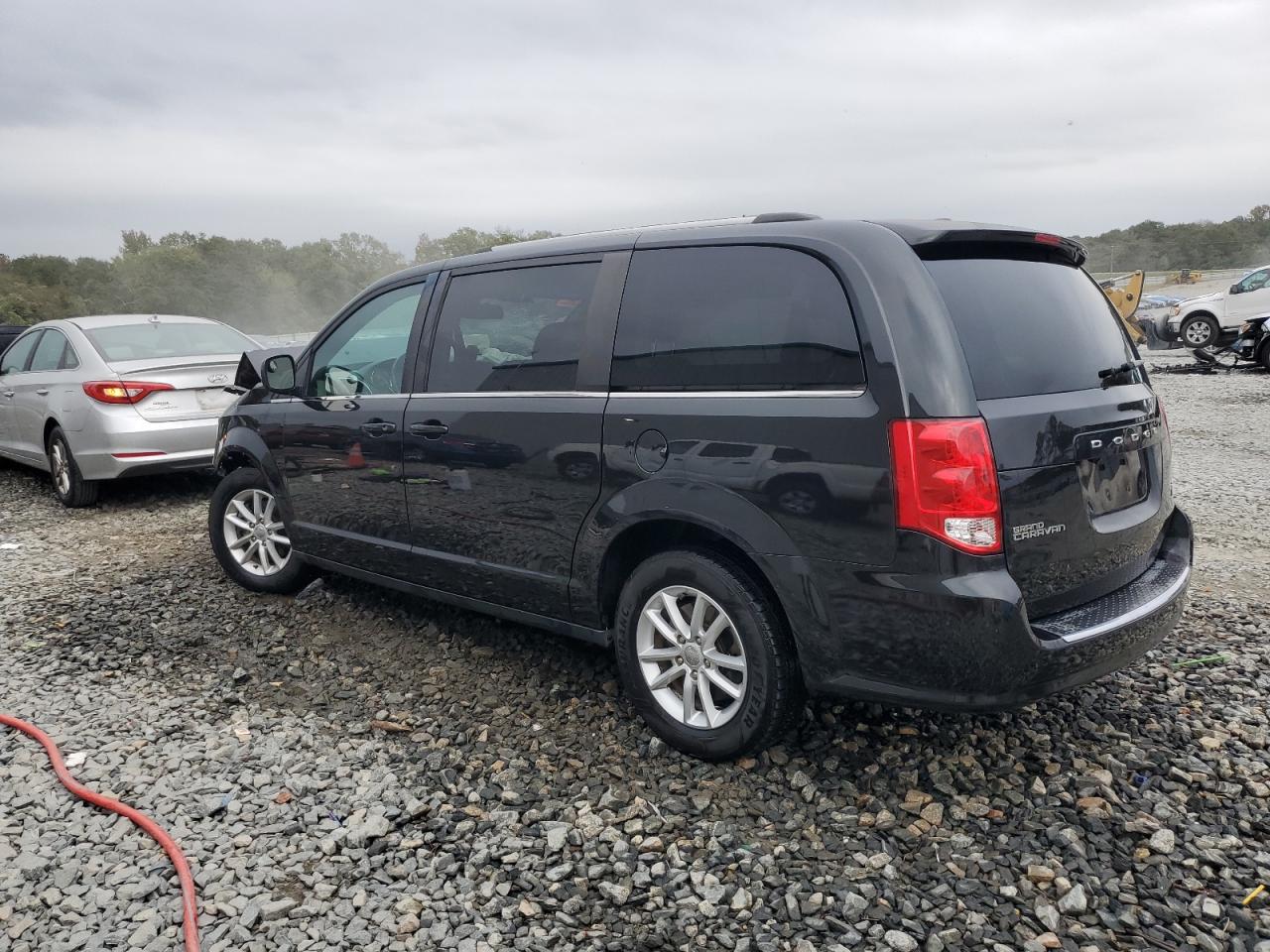 2019 Dodge Caravan - Image 2
