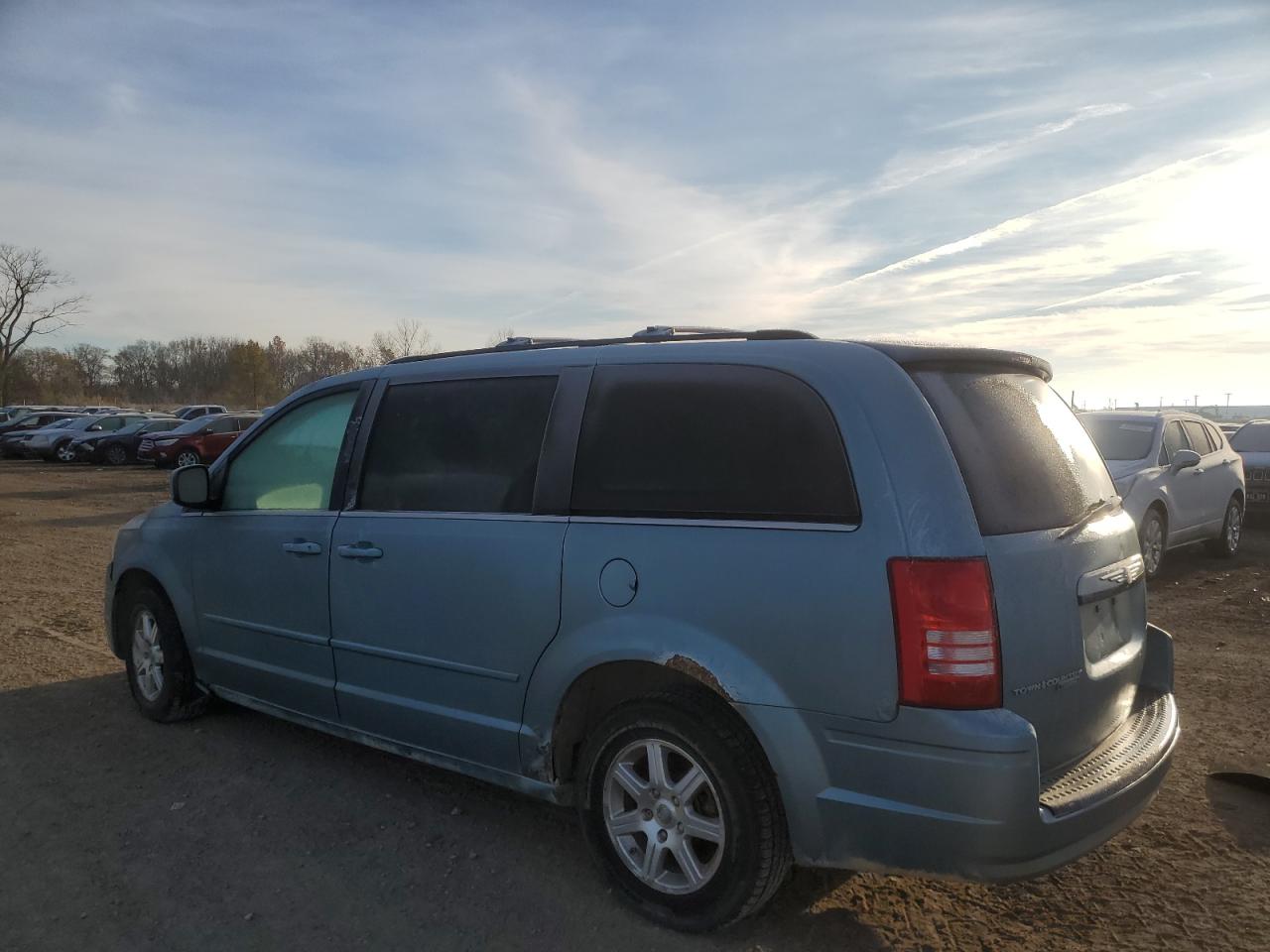 2008 Chrysler Town & Country - Image 2