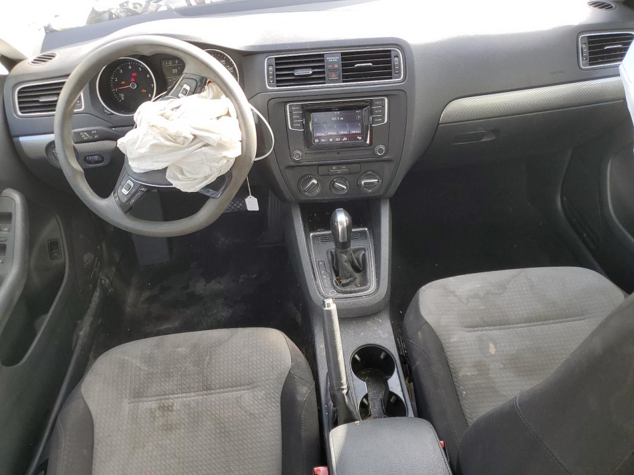 2017 Volkswagen Jetta - Image 8