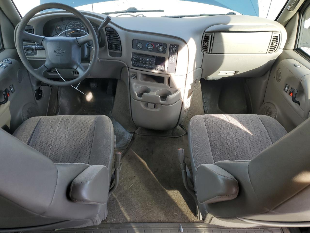 2002 Chevrolet Astro - Image 8