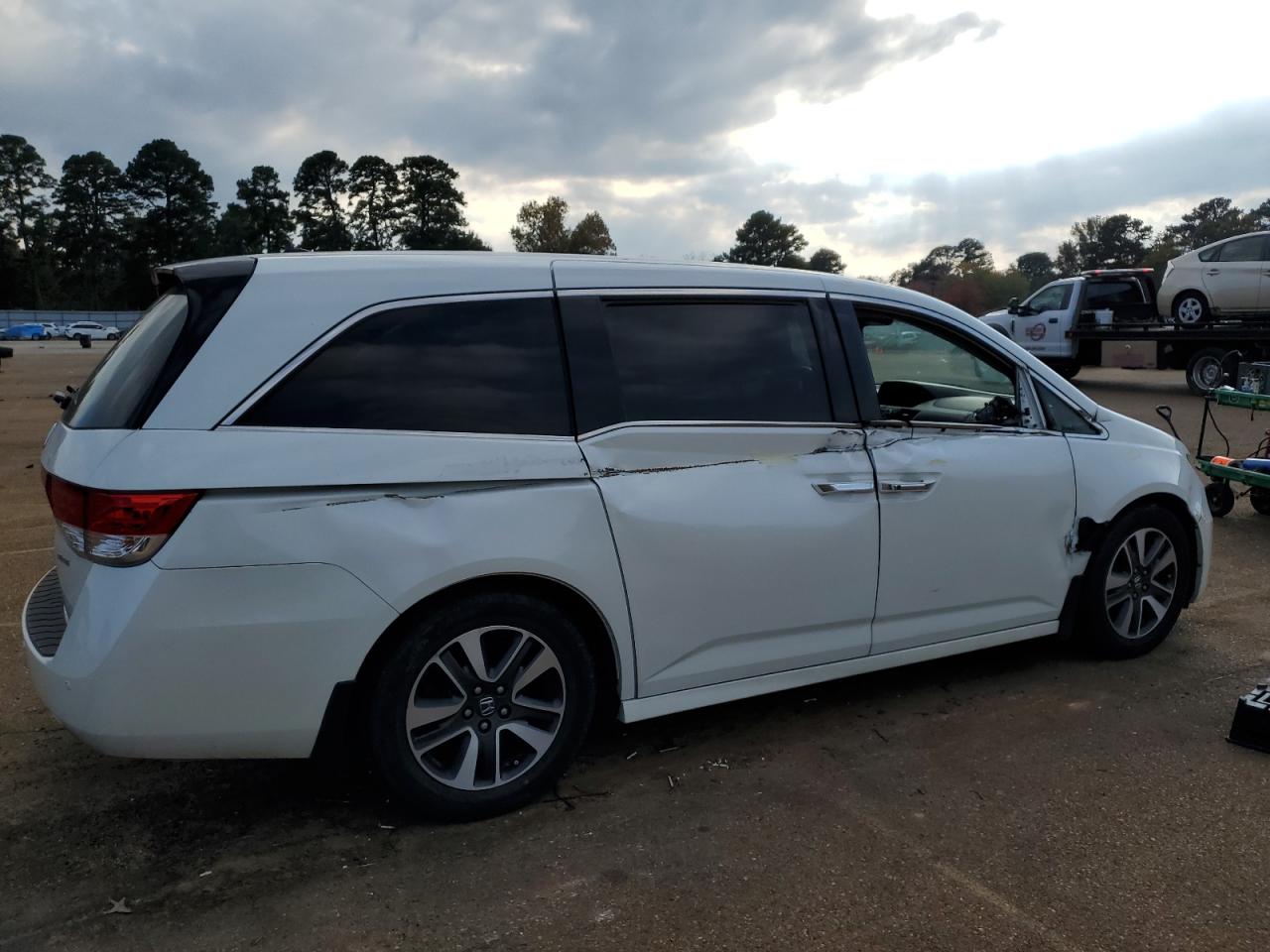 2015 Honda Odyssey - Image 3