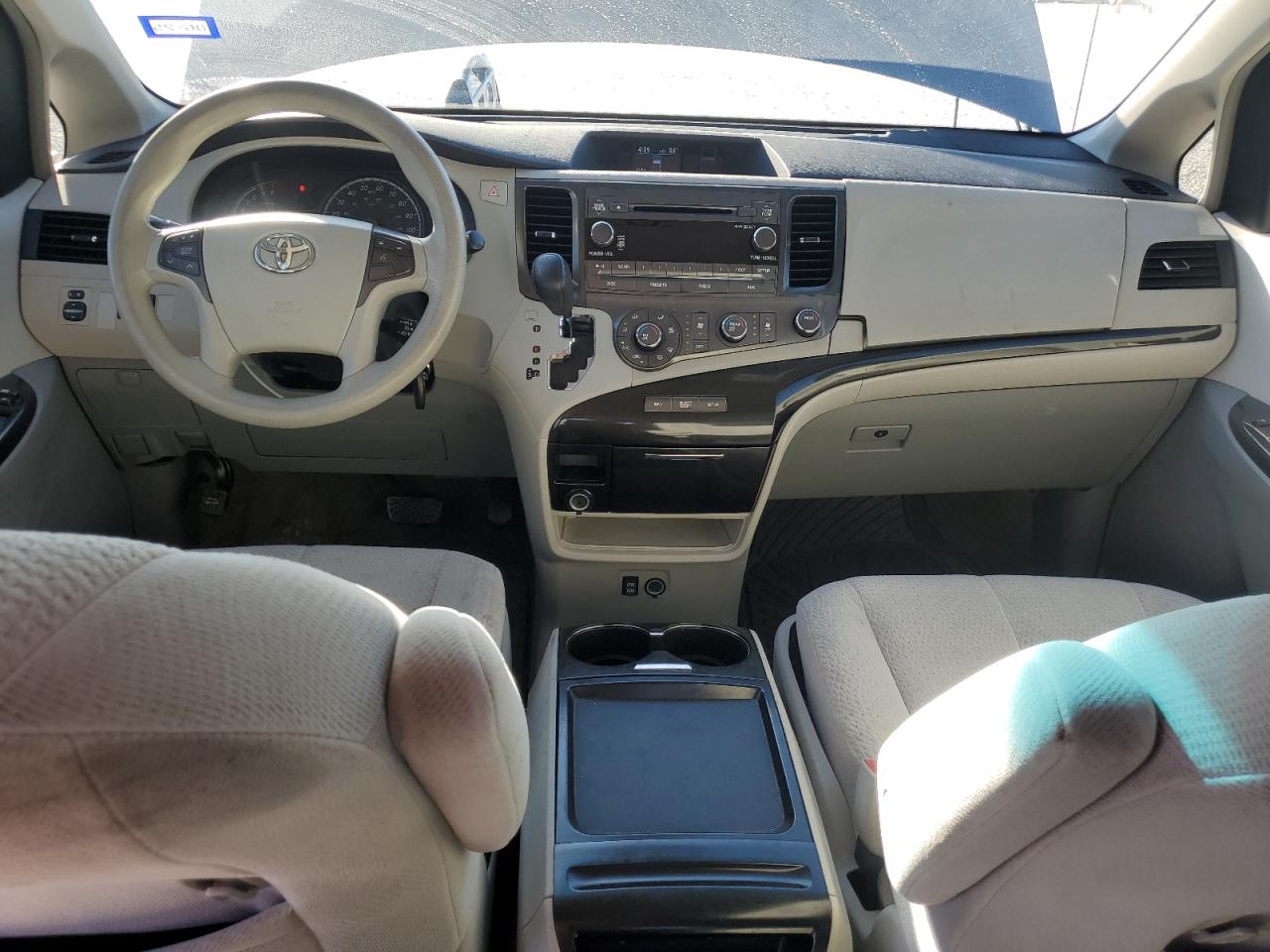 2011 Toyota Sienna - Image 8