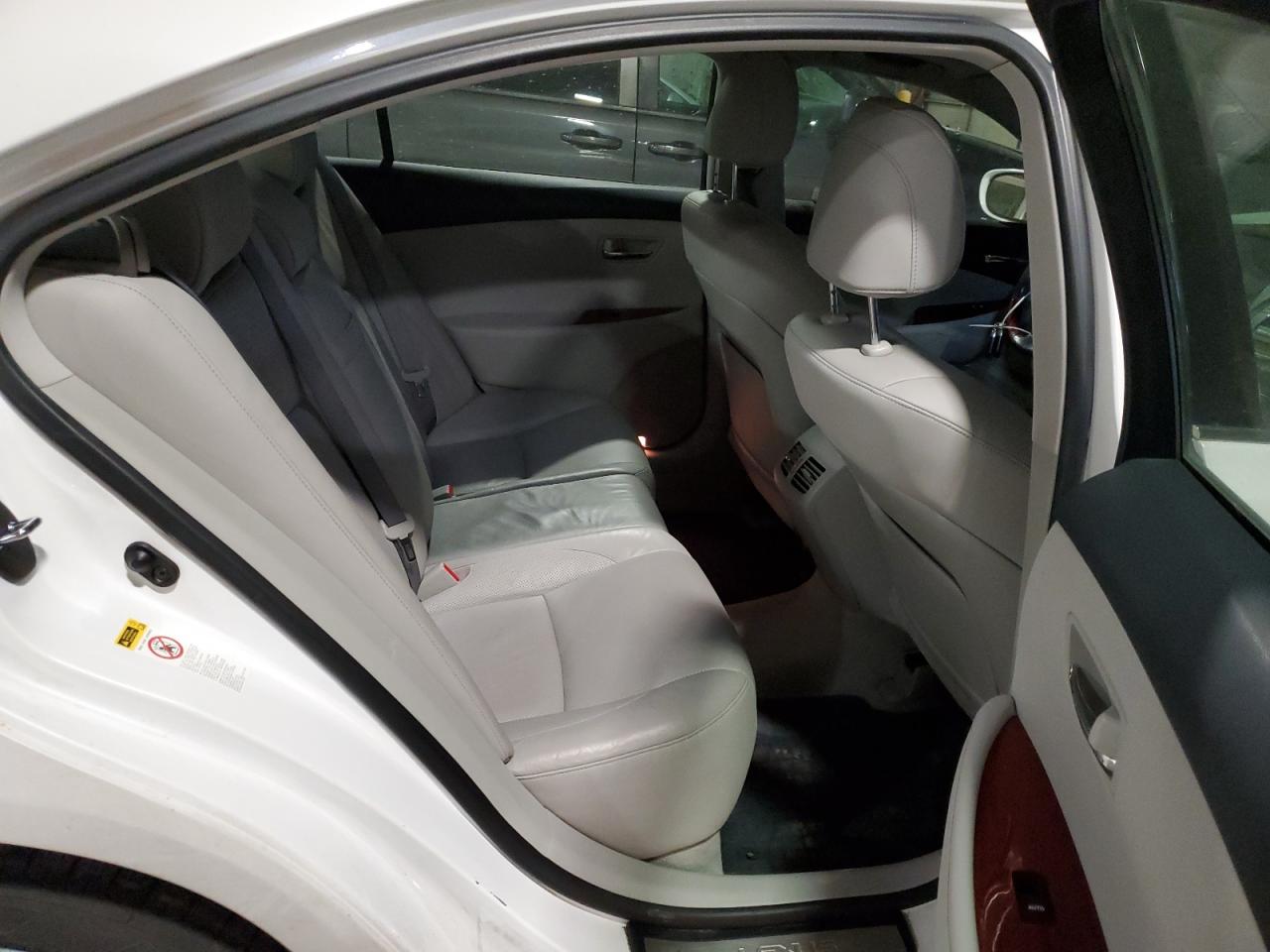2009 Lexus ES - Image 10