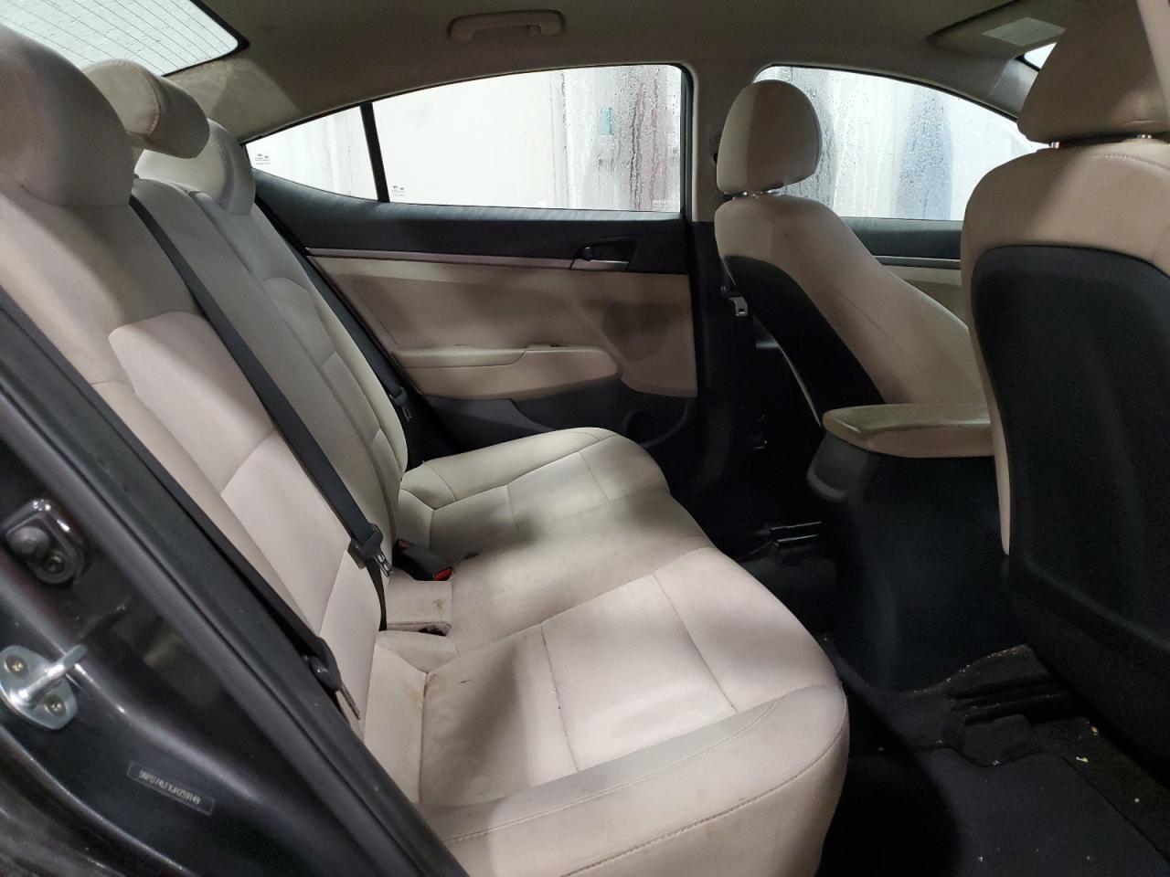 2018 Hyundai Elantra - Image 10
