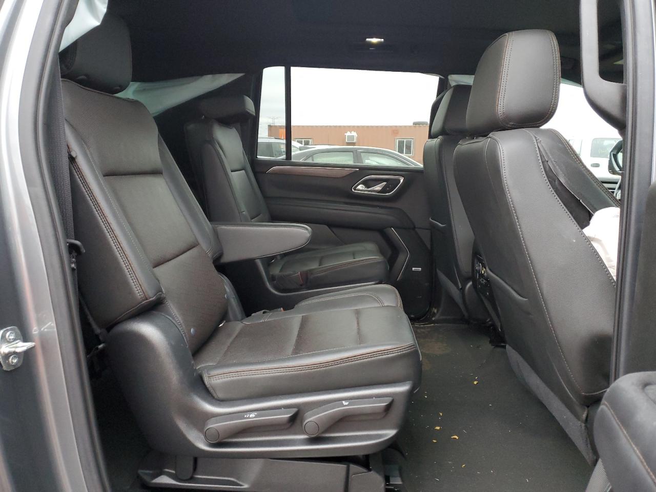 2021 Chevrolet Suburban - Image 11