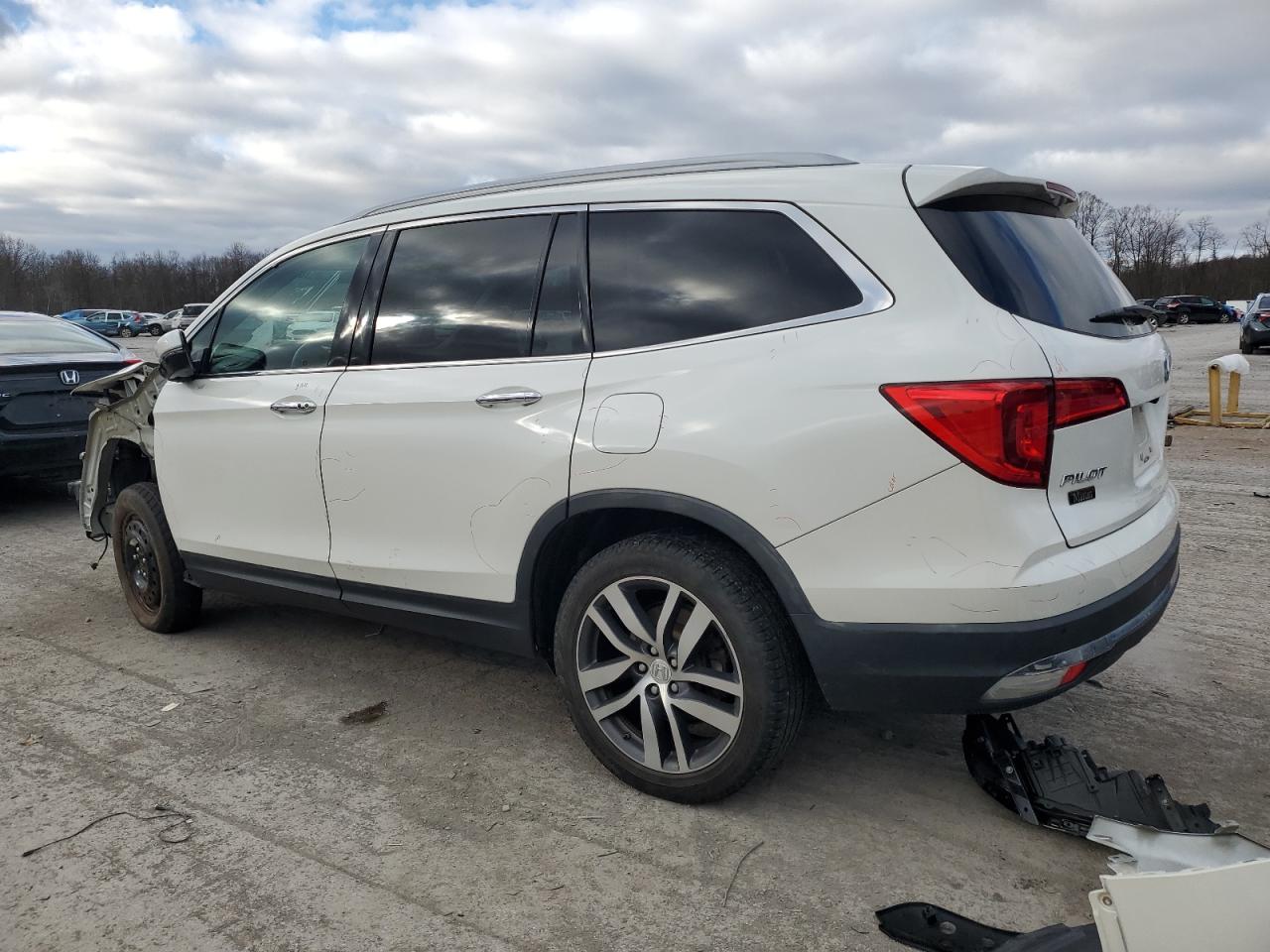 2017 Honda Pilot - Image 2