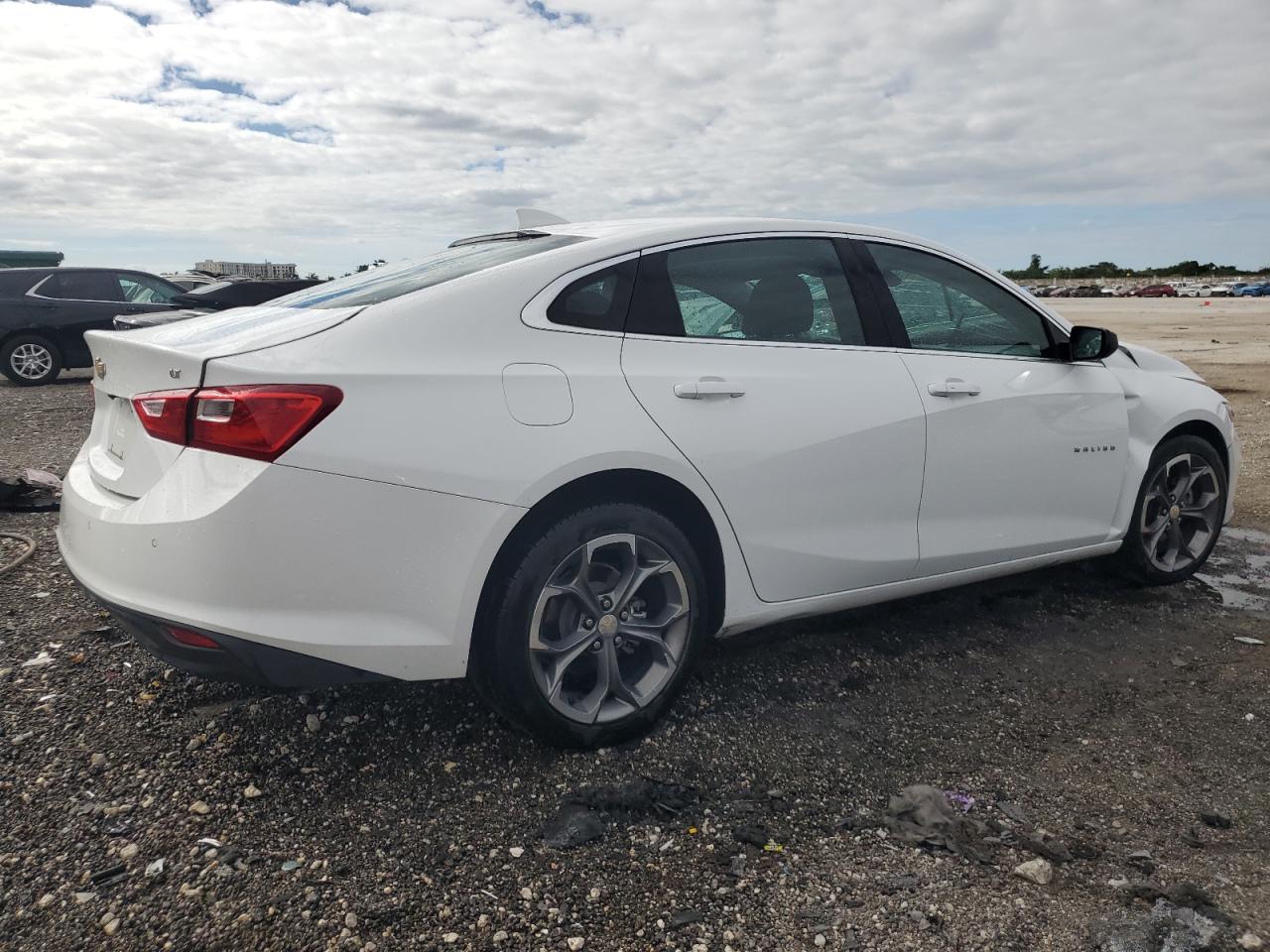 2023 Chevrolet Malibu - Image 3