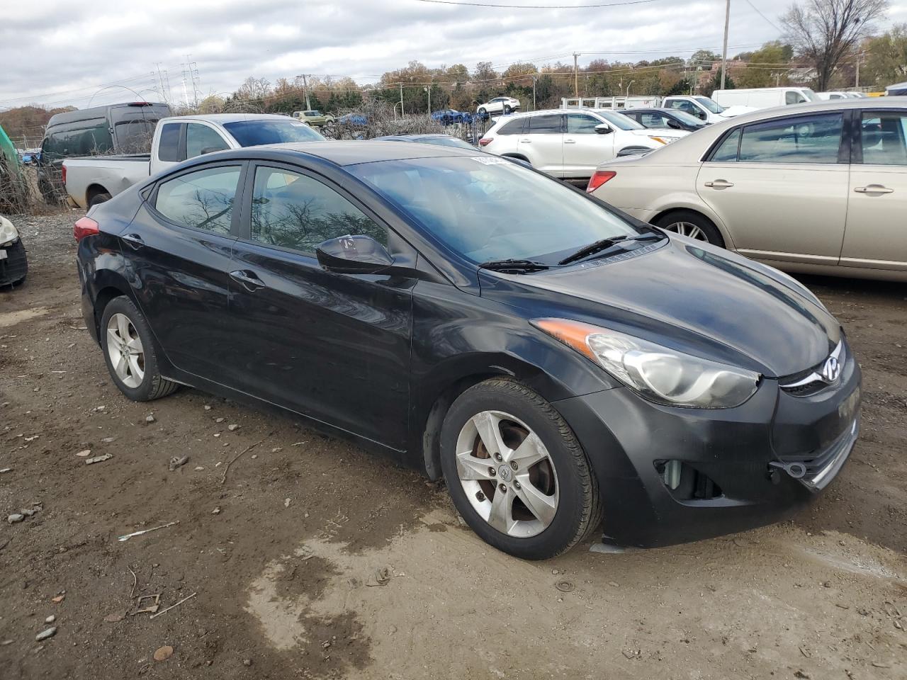 2011 Hyundai Elantra - Image 4