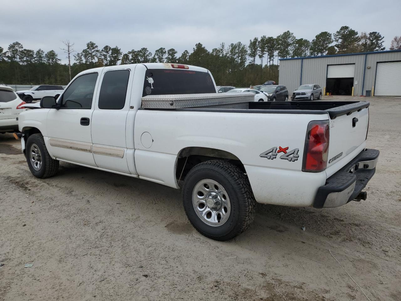 2006 Chevrolet Silverado - Image 2