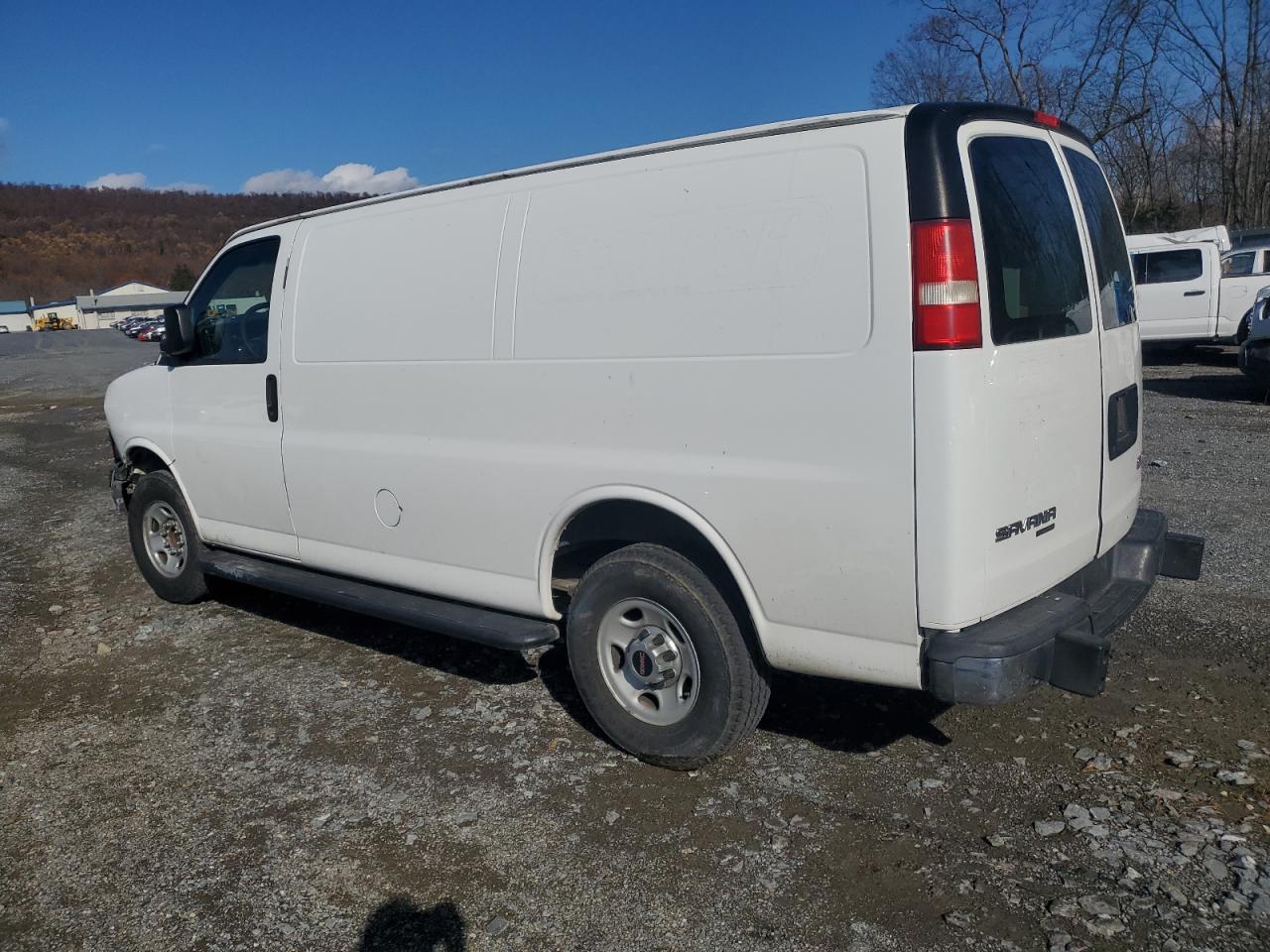 2015 GMC Savana - Image 2