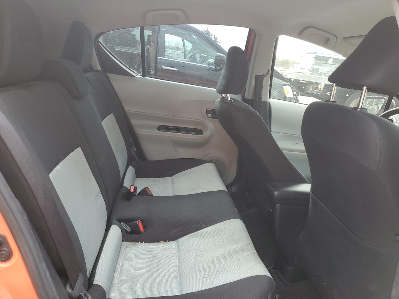 2012 Toyota Prius - Image 10