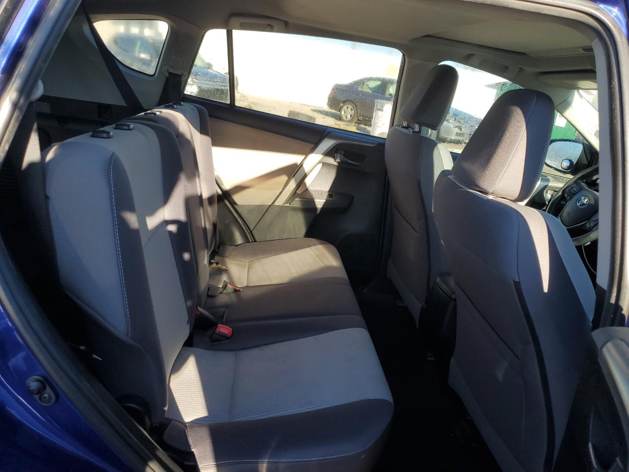 2015 Toyota RAV 4 - Image 11