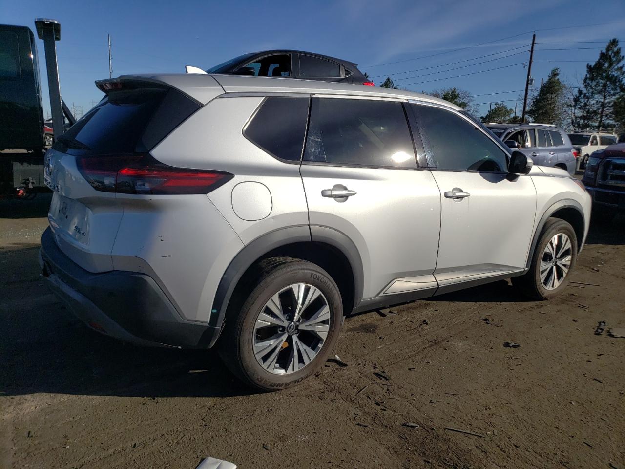 2021 Nissan Rogue - Image 3