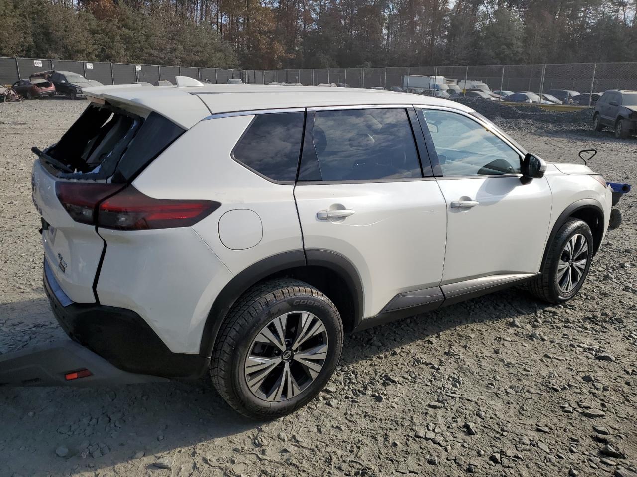 2021 Nissan Rogue - Image 3