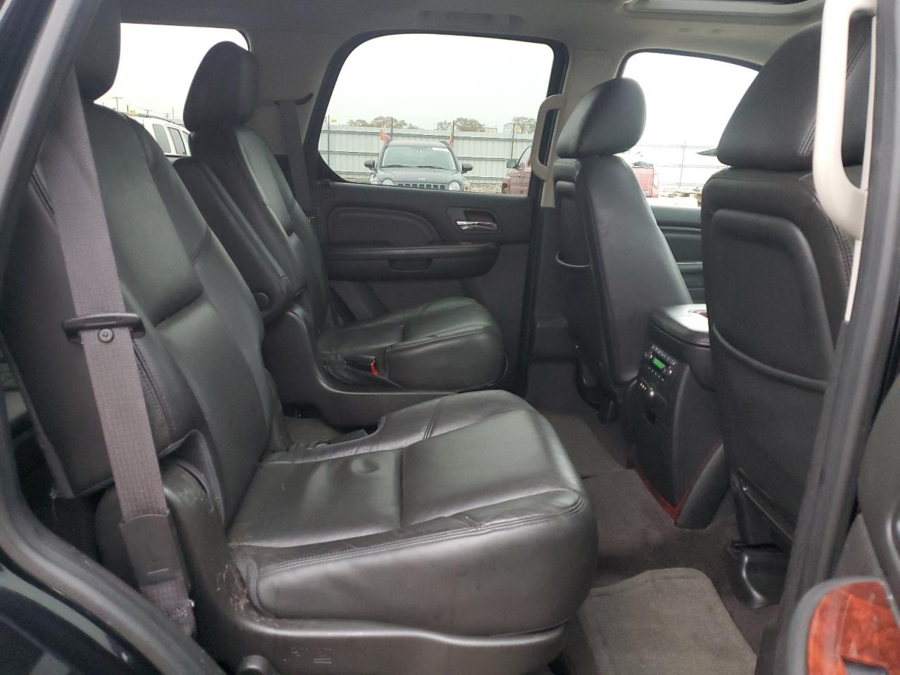 2012 Cadillac Escalade - Image 11