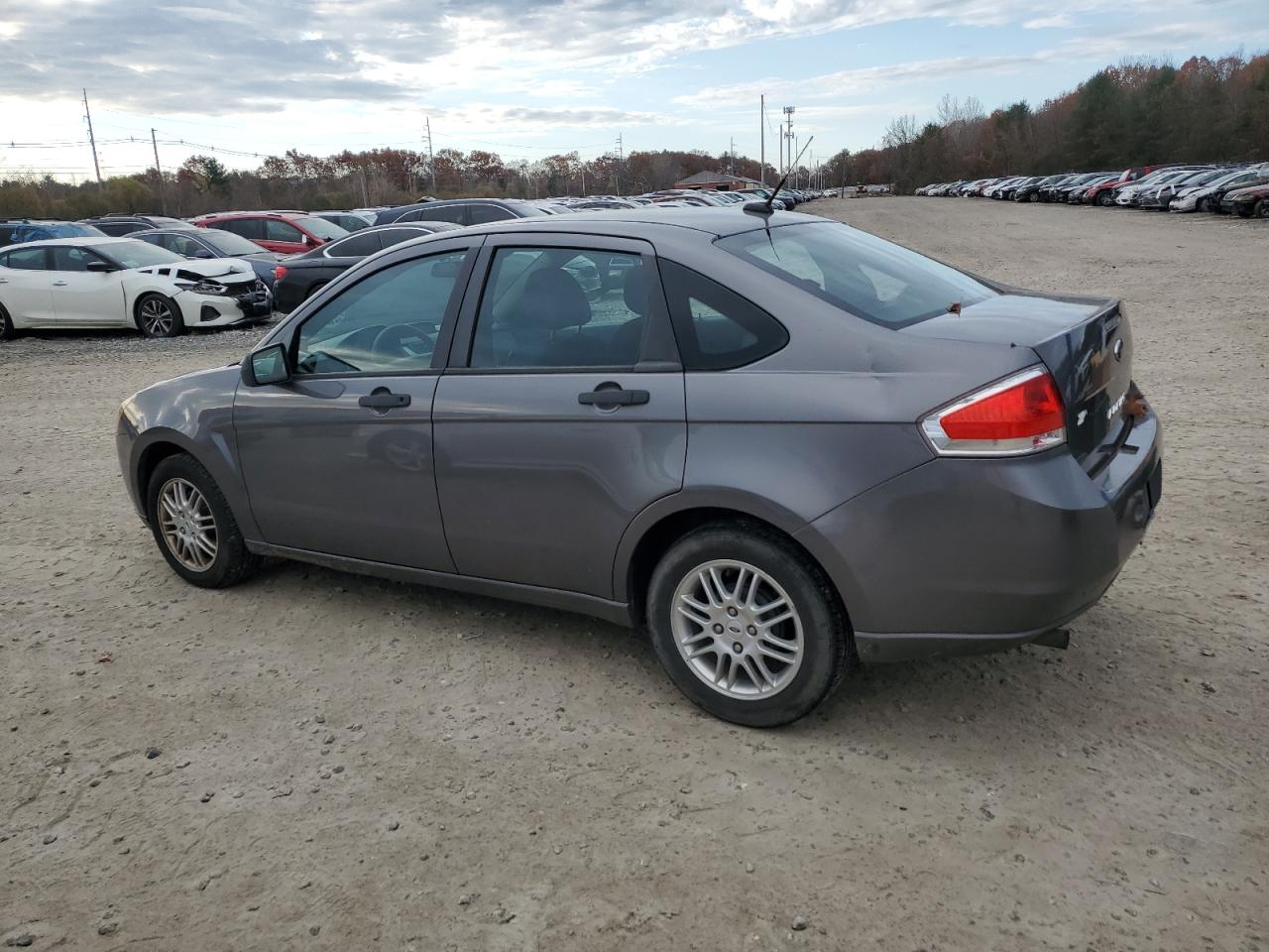 2010 Ford Focus - Image 2