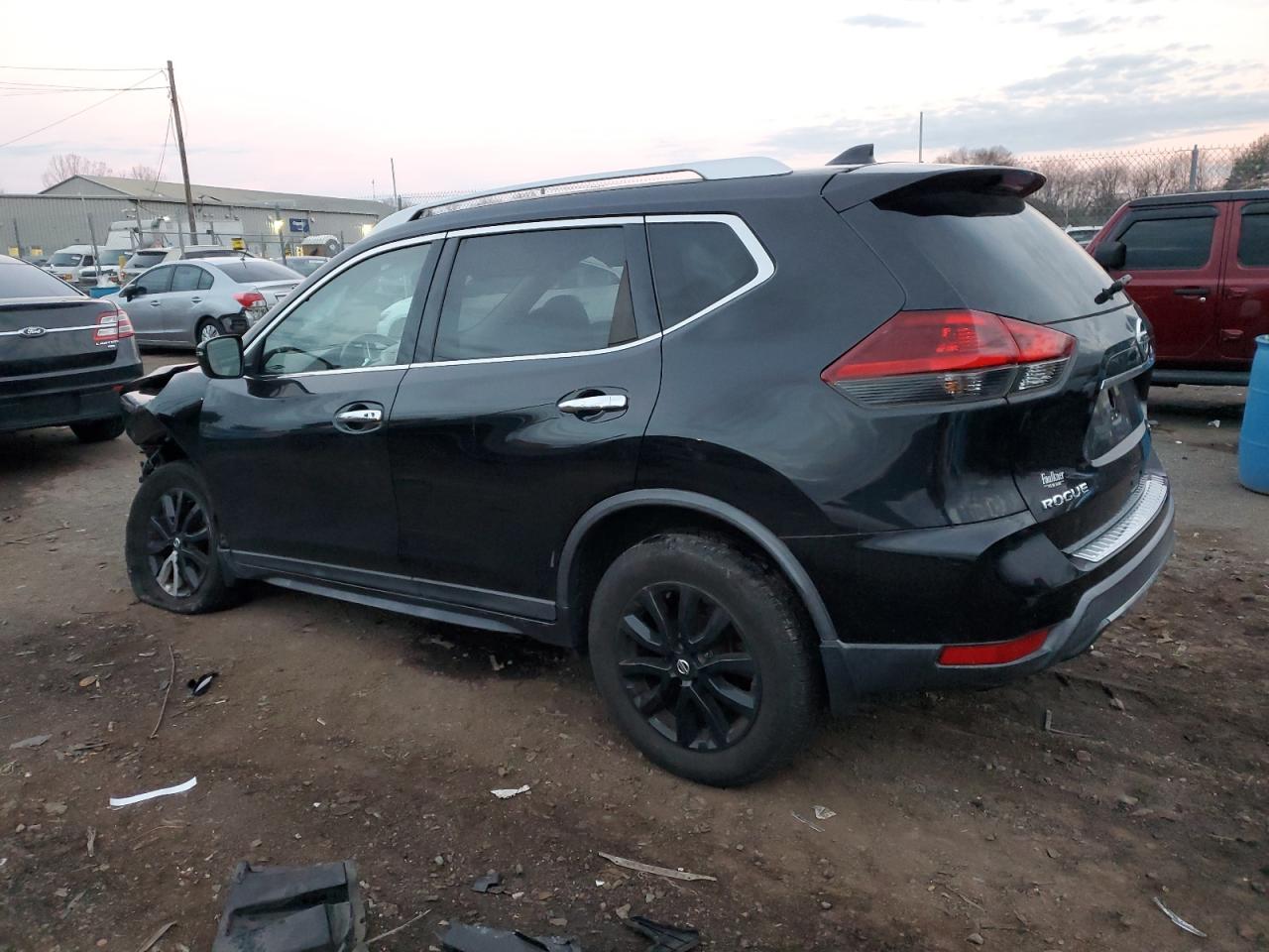 2018 Nissan Rogue - Image 2