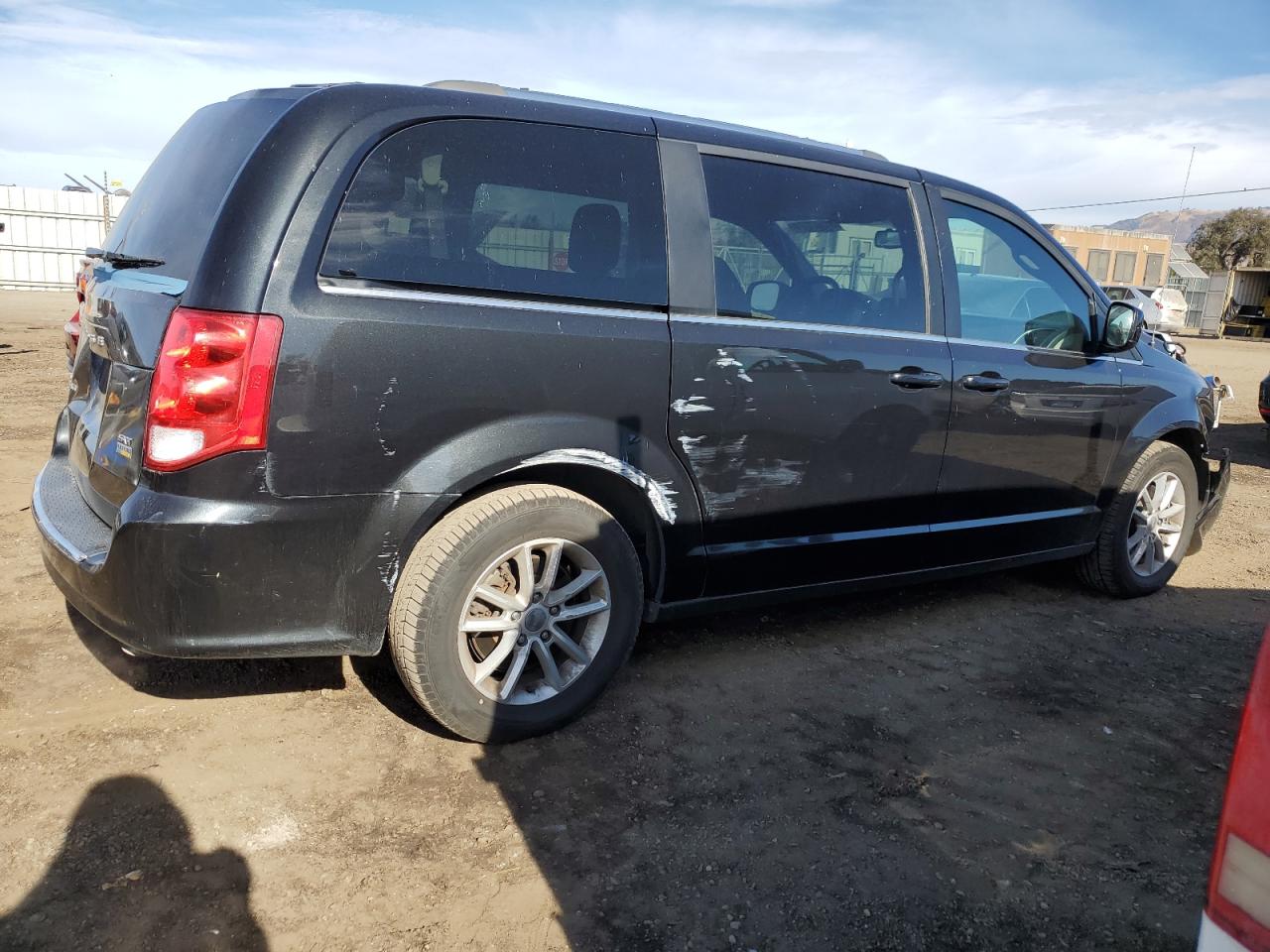 2019 Dodge Caravan - Image 3