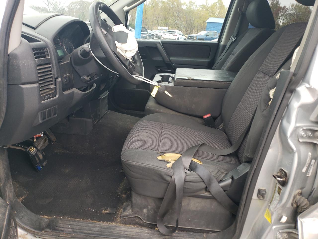 2011 Nissan Titan - Image 7