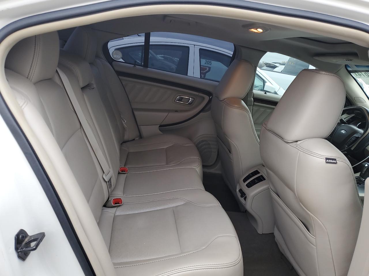 2010 Ford Taurus - Image 10