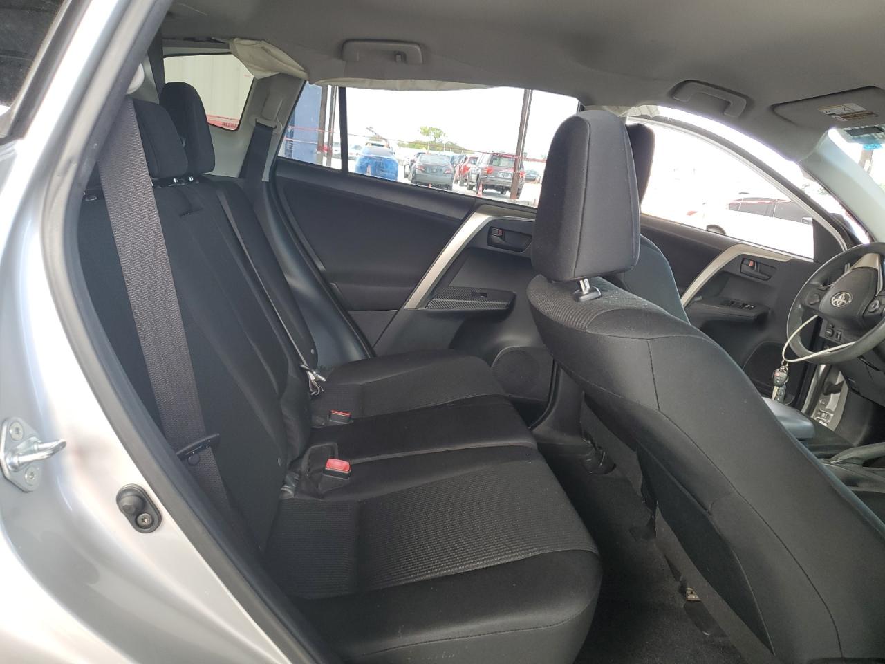2015 Toyota RAV 4 - Image 11