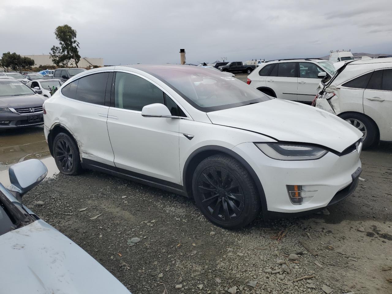 VIN 5YJXCBE25HF068335 2017 TESLA MODEL X no.4