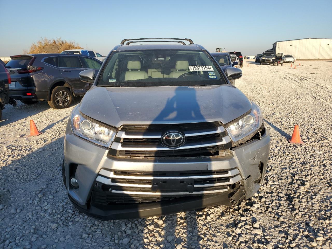 2017 Toyota Highlander - Image 5