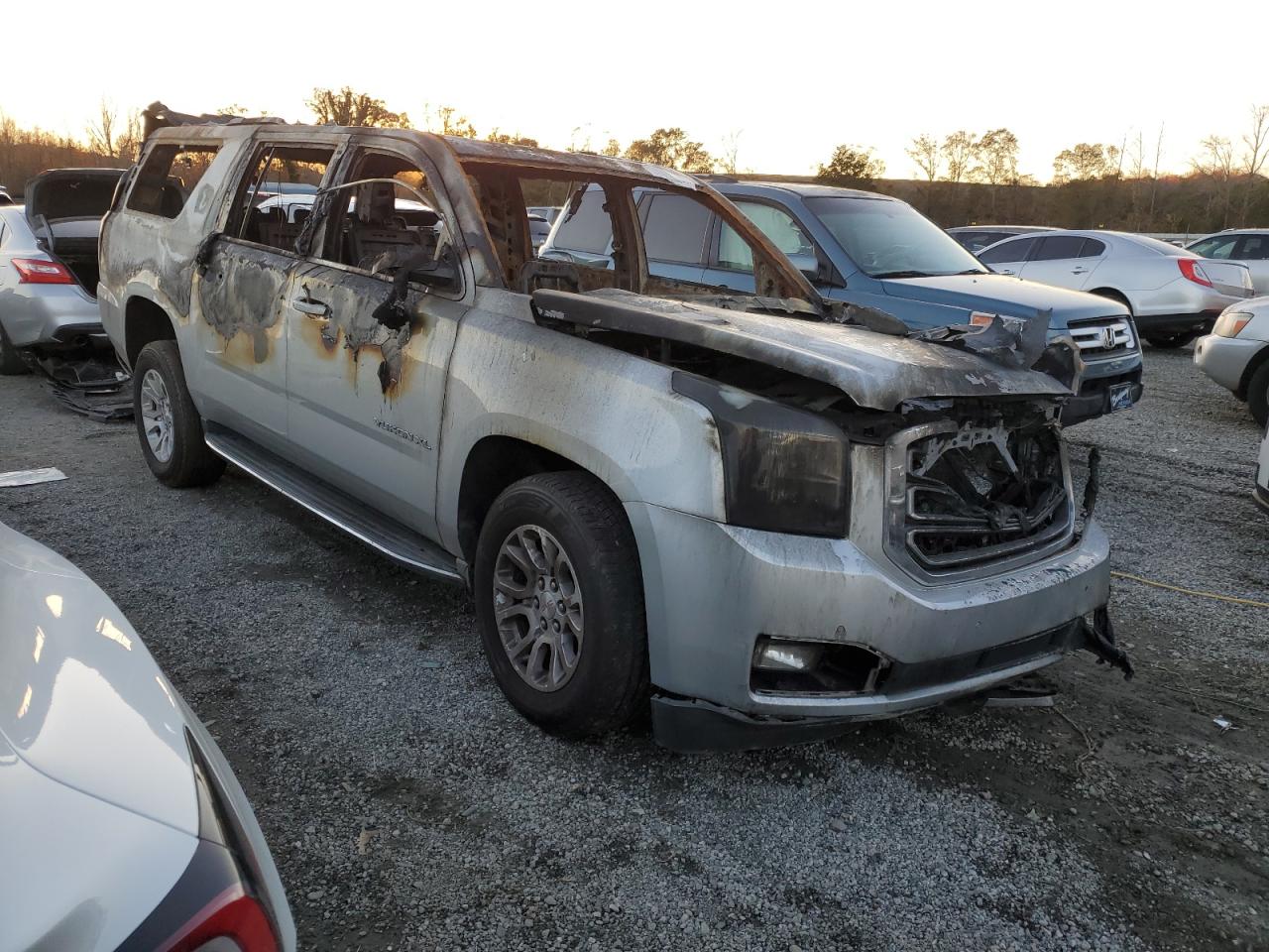 2017 GMC Yukon - Image 4