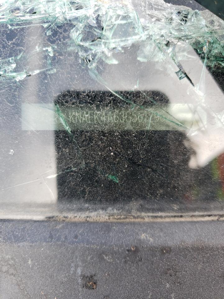 2016 Kia Forte - Image 12