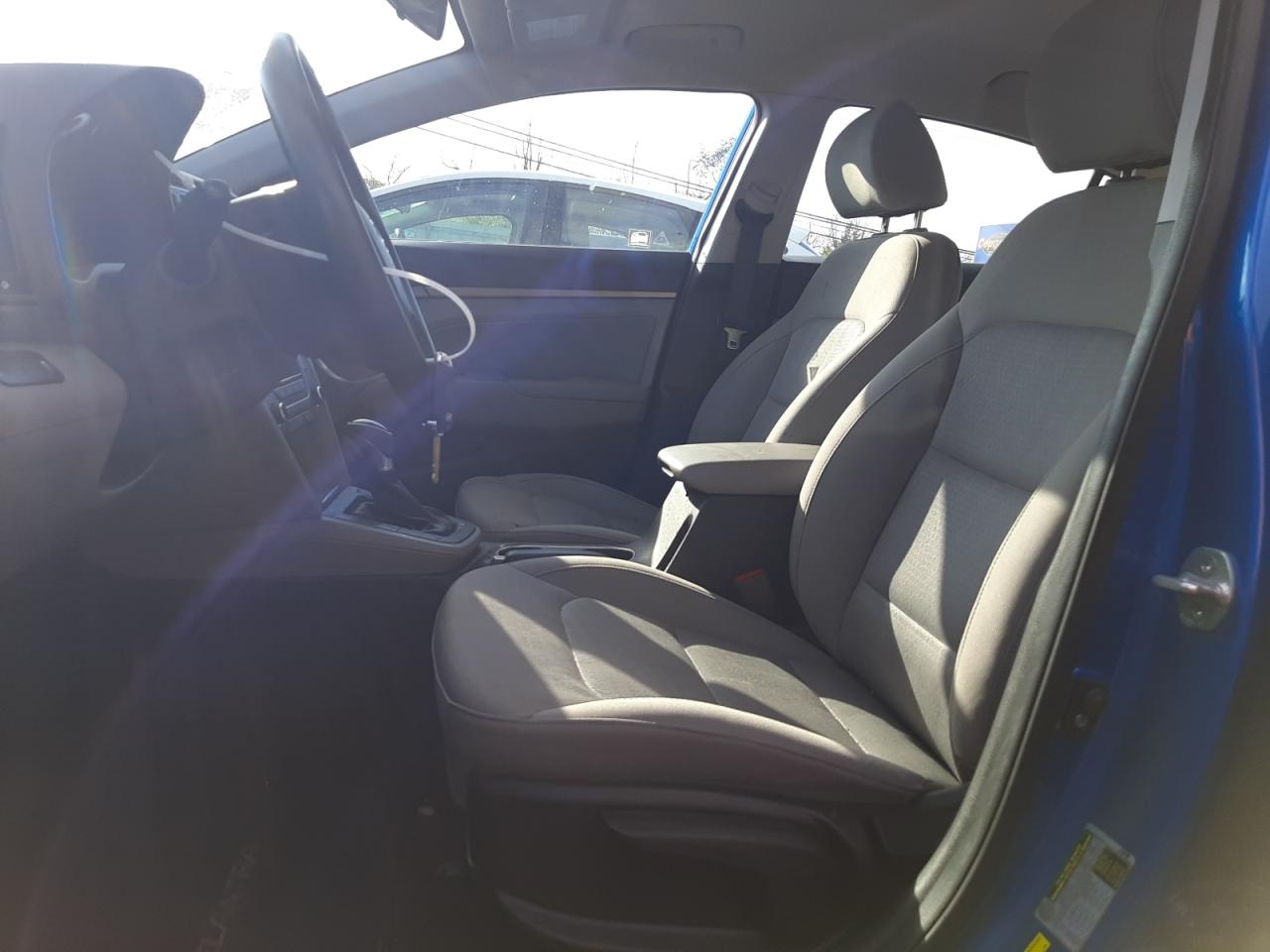 2017 Hyundai Elantra - Image 7