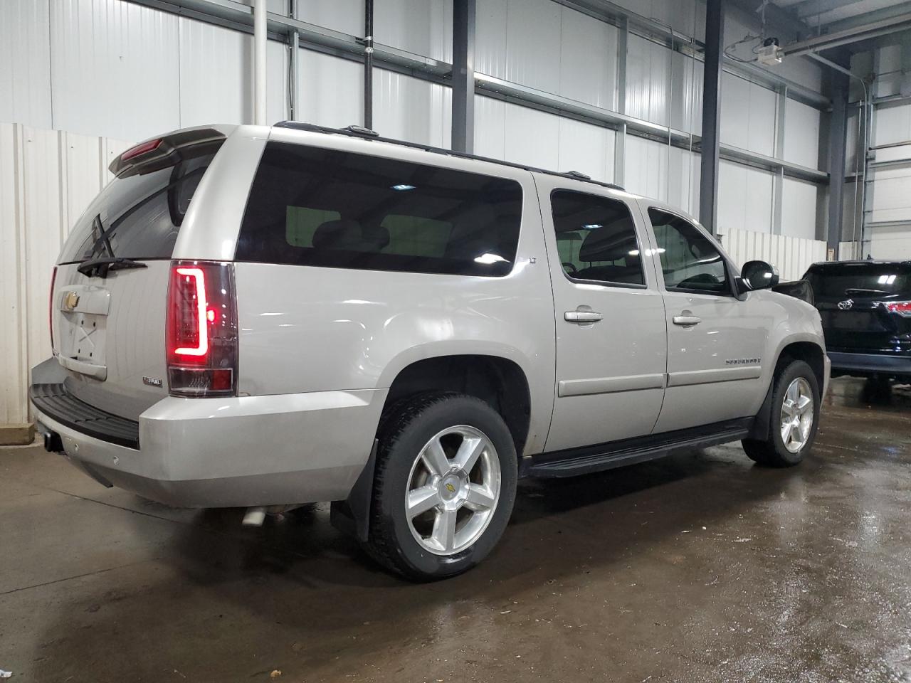 2008 Chevrolet Suburban - Image 3