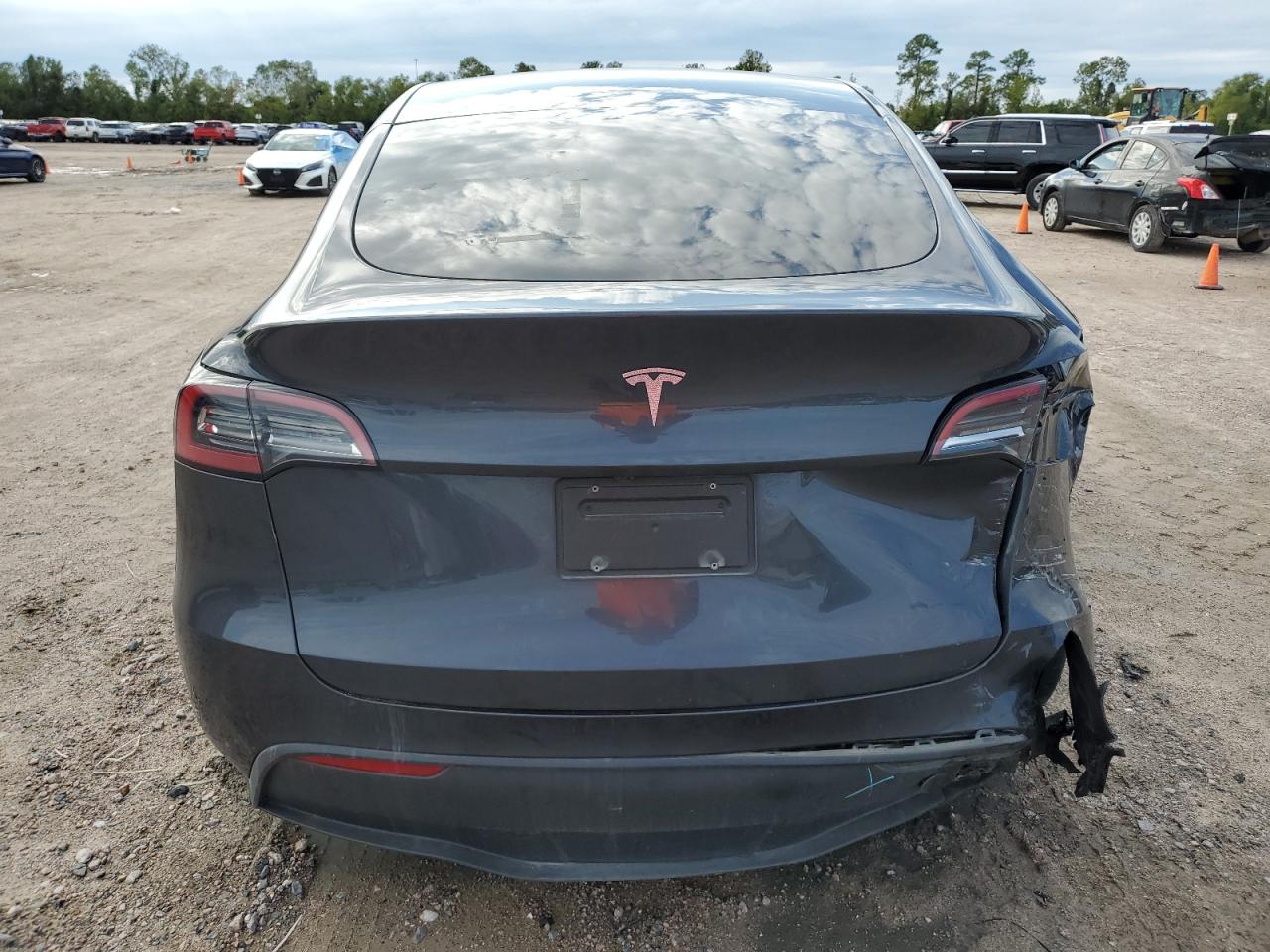 2024 Tesla Model Y VIN: 7SAYGDED7RF044760 Lot: 79524634