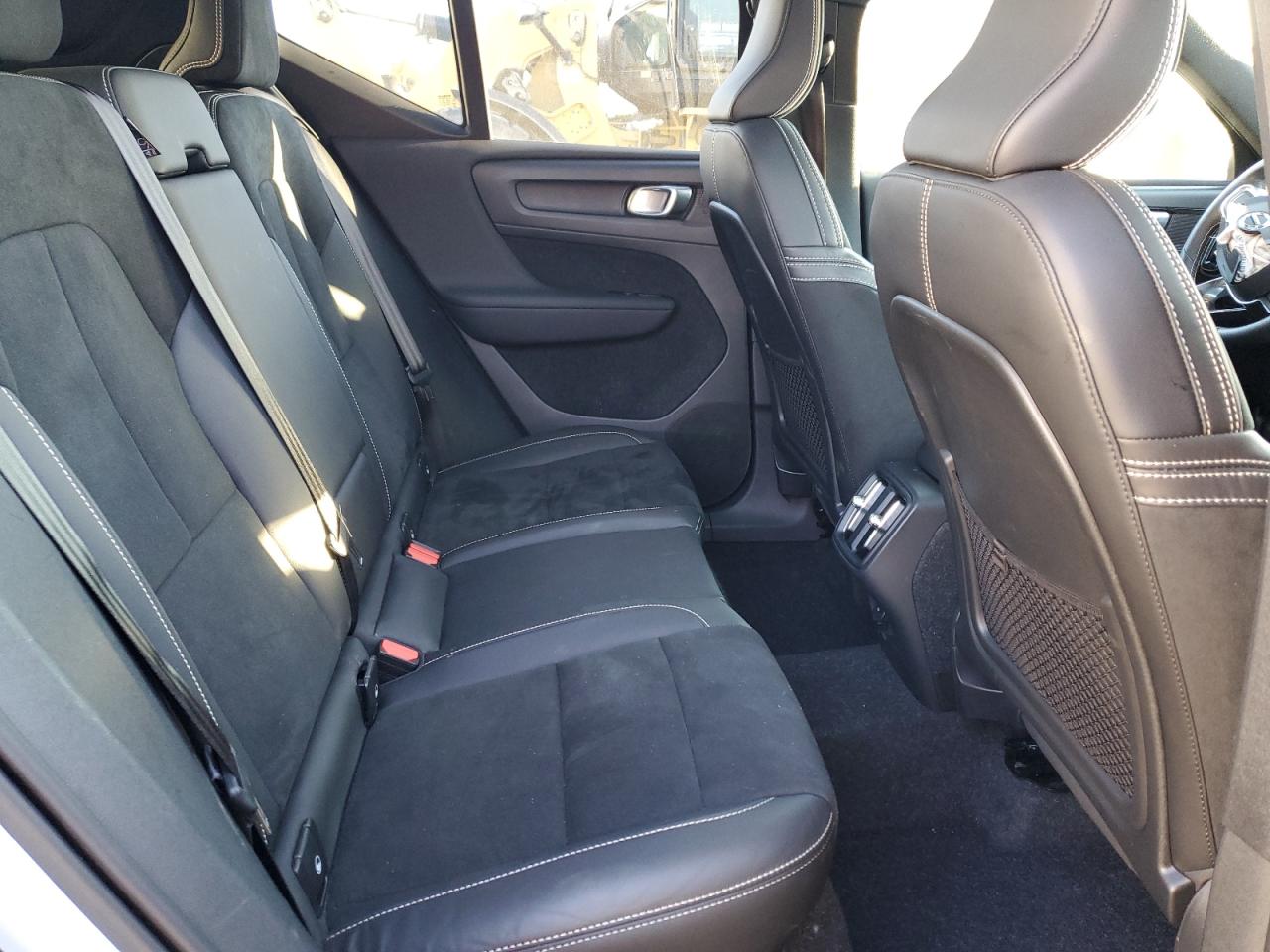 2021 Volvo XC40 - Image 11