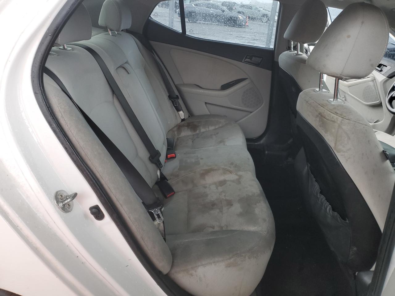 2012 Kia Optima - Image 10