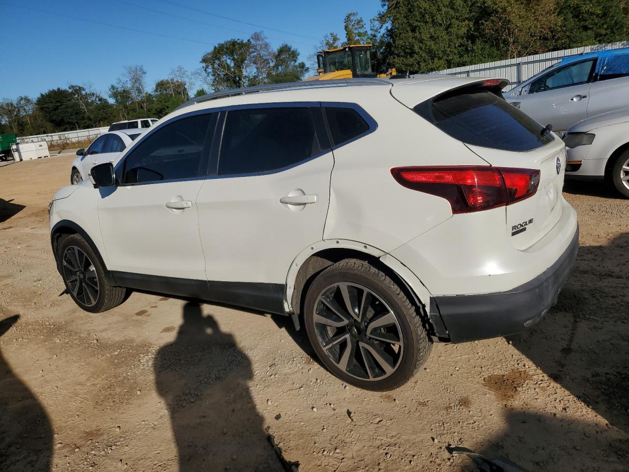 2018 Nissan Rogue - Image 2