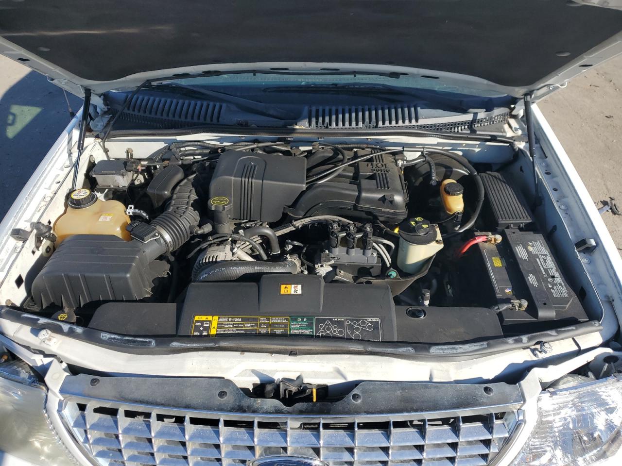 2003 Ford Explorer - Image 13