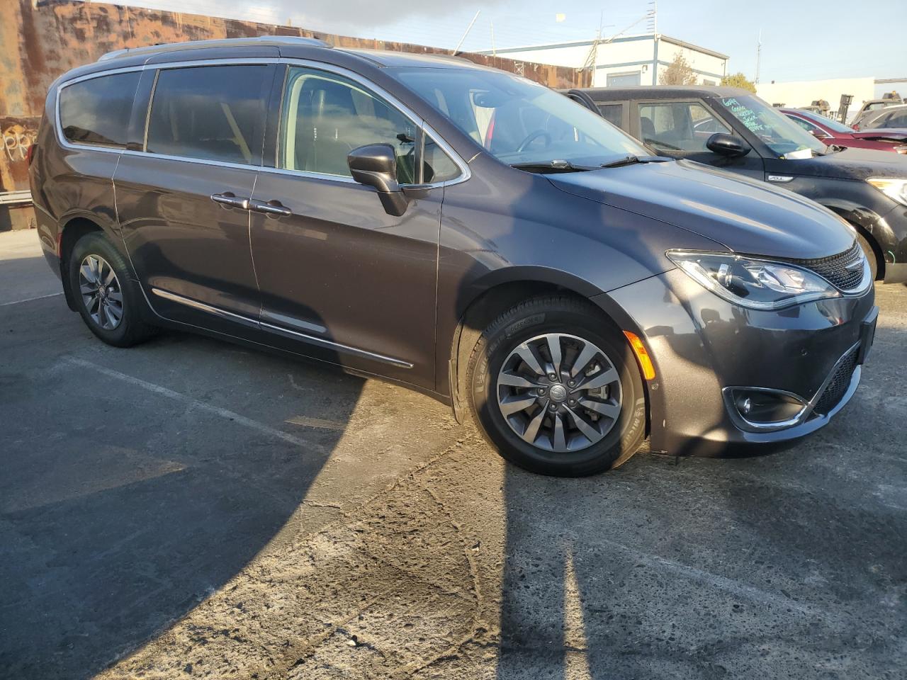 2019 Chrysler Pacifica - Image 4