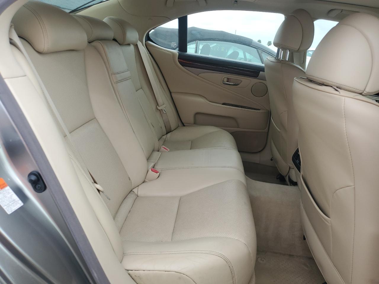 2017 Lexus LS - Image 10