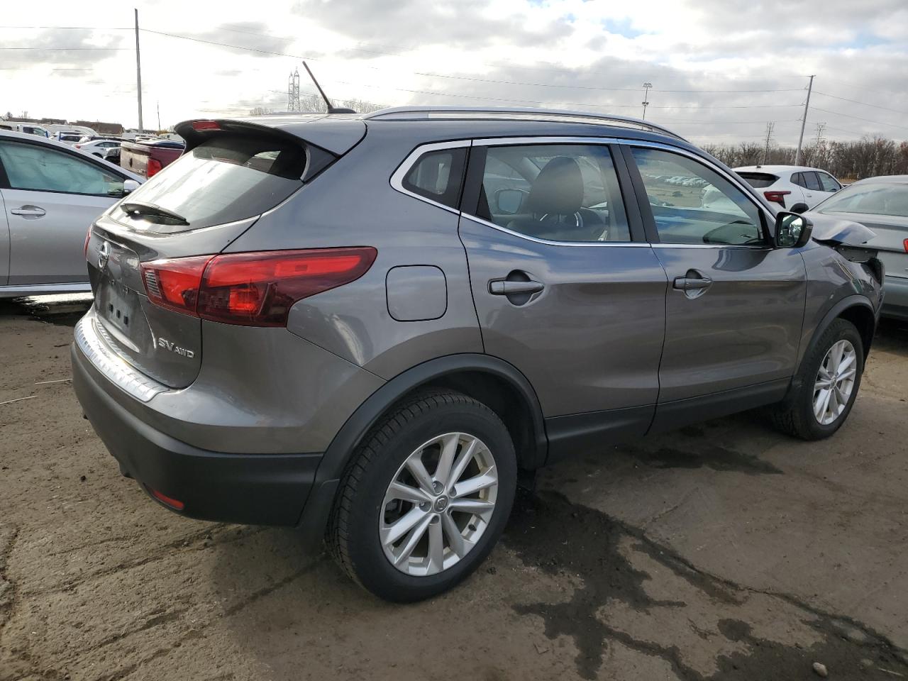 2017 Nissan Rogue - Image 3