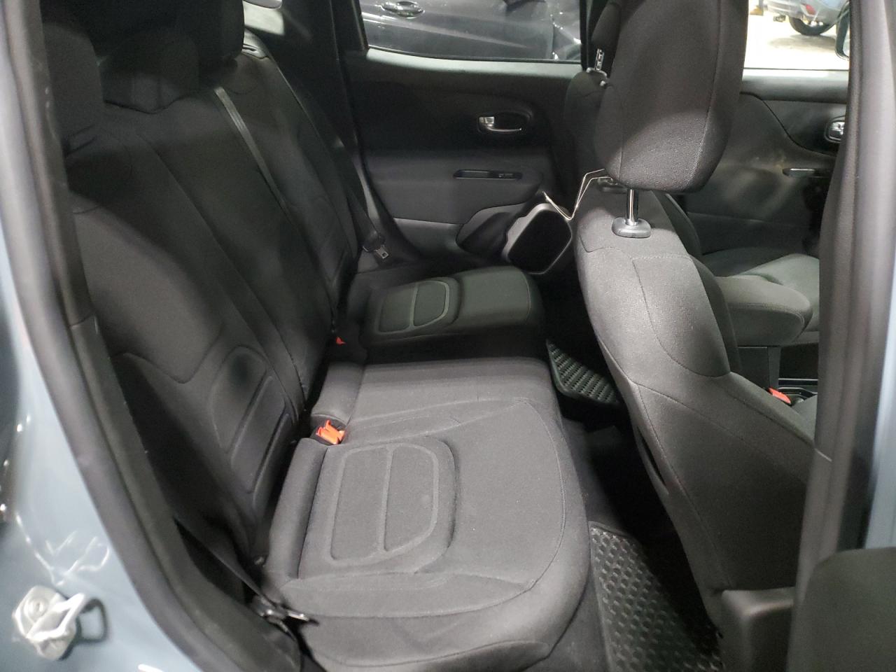 2018 Jeep Renegade - Image 11