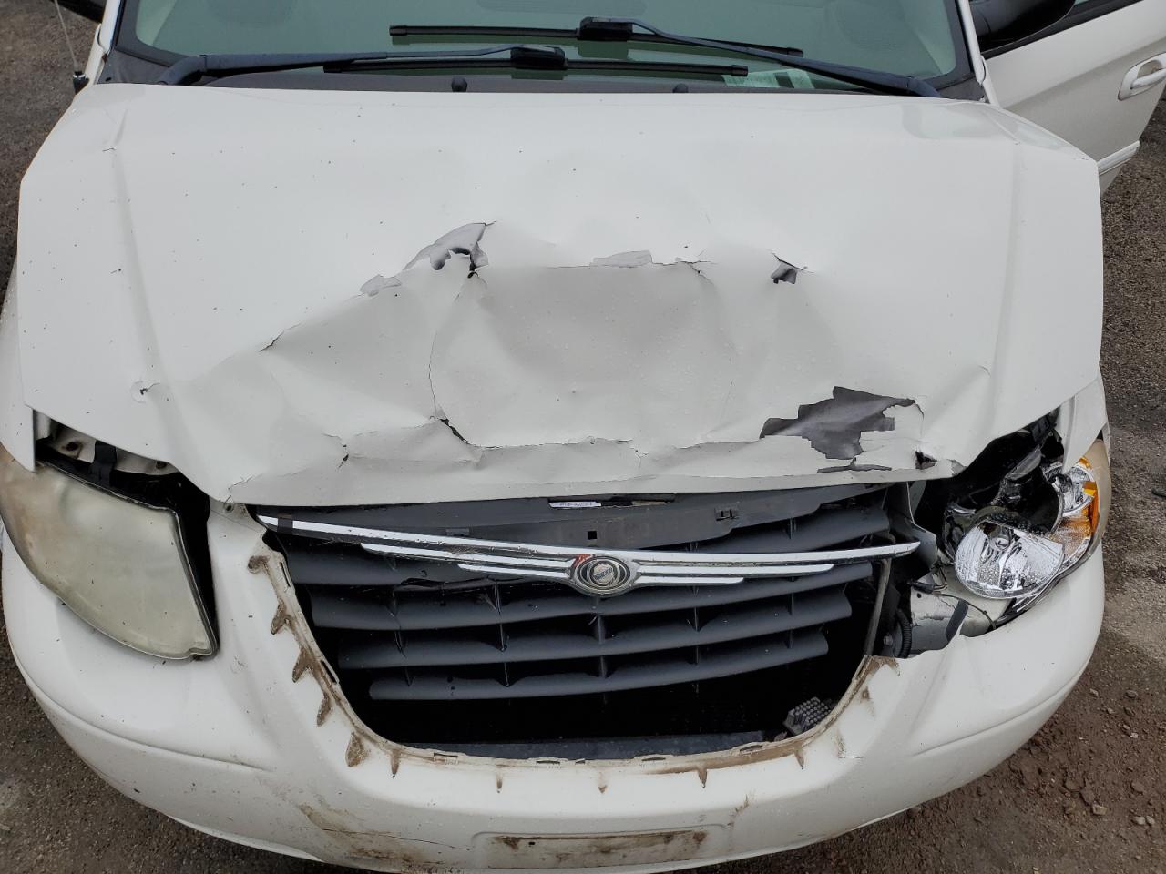 2007 Chrysler Town & Country - Image 13