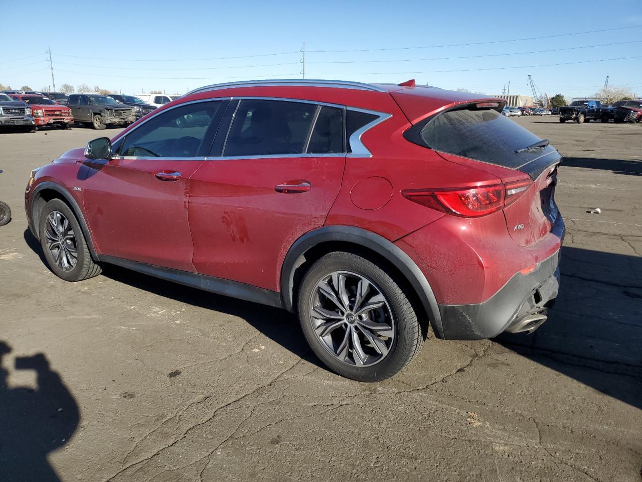 VIN SJKCH5CR2HA037261 2017 INFINITI QX30 no.2