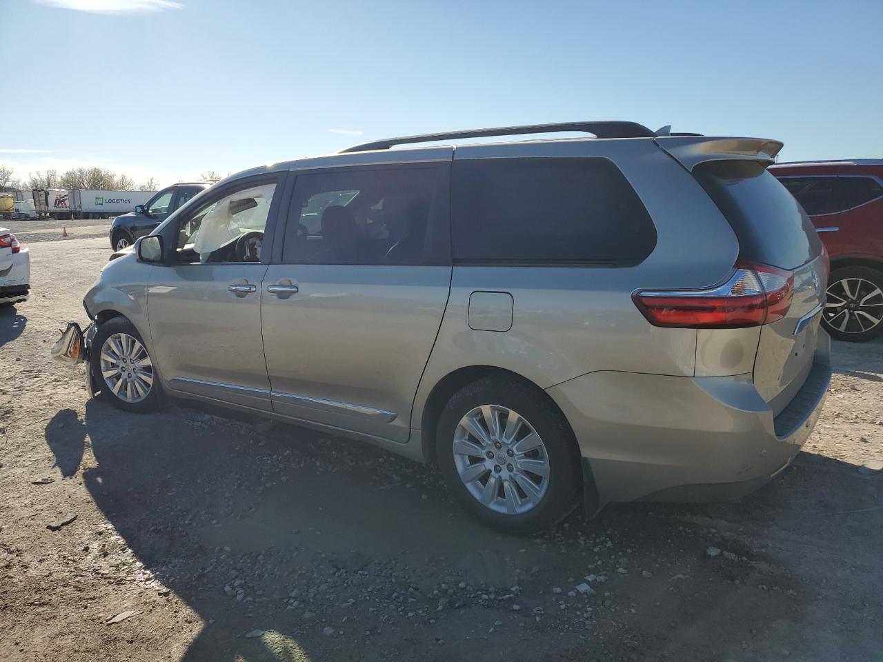 2015 Toyota Sienna - Image 2