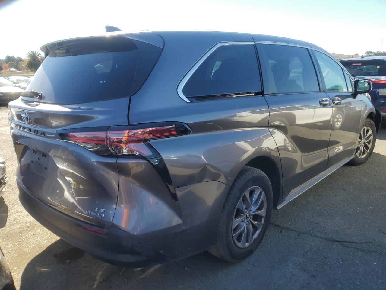 2021 Toyota Sienna - Image 3