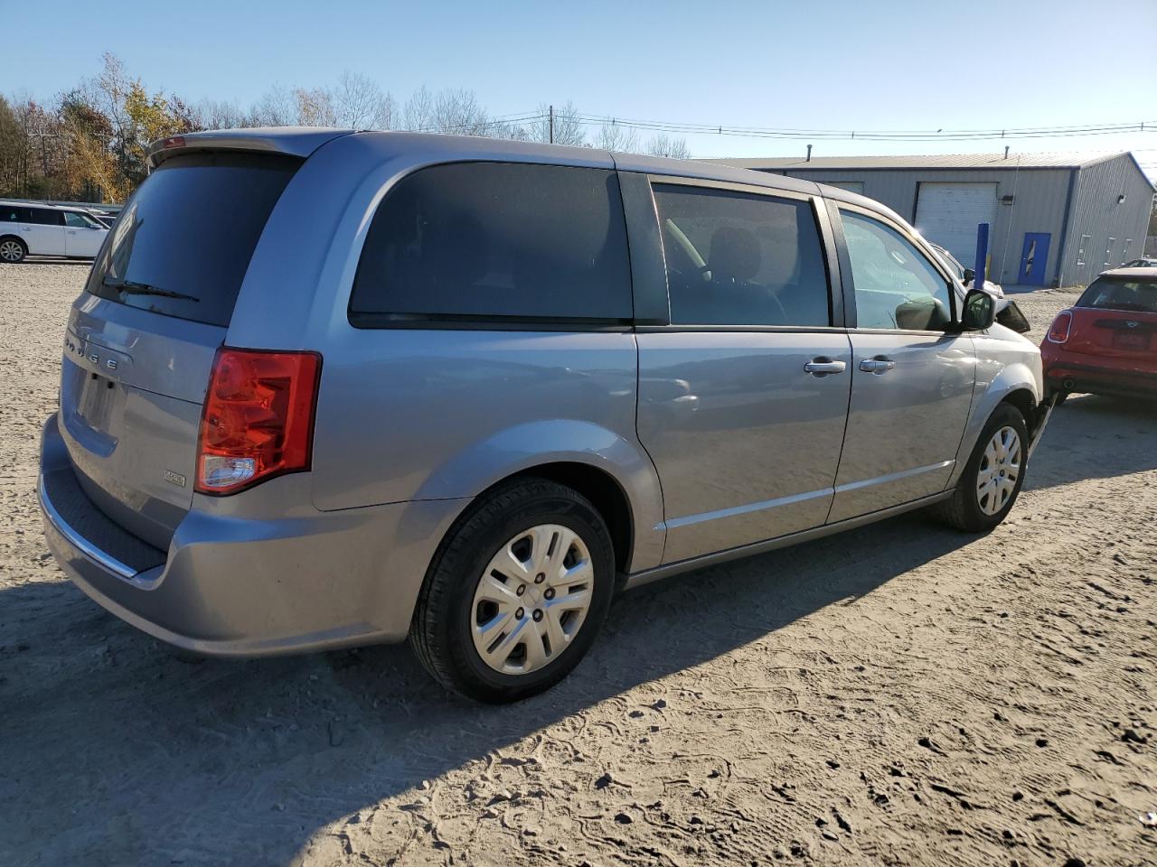 2018 Dodge Caravan - Image 3