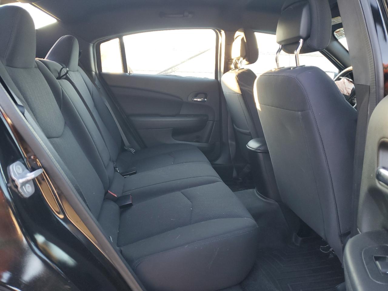 2014 Chrysler 200 - Image 10