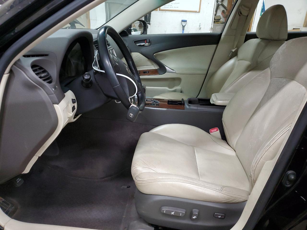 2010 Lexus IS - Image 7